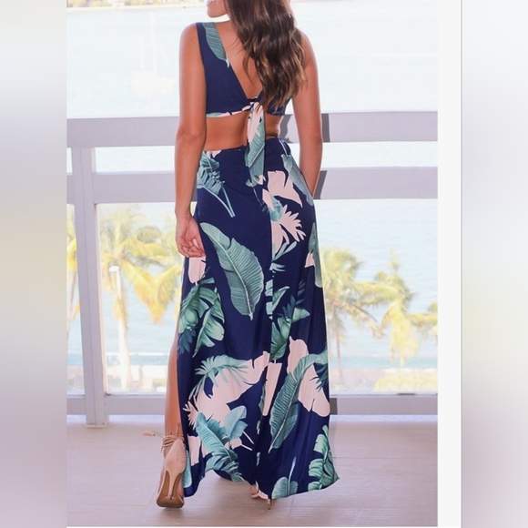 NWOT Gorgeous Floral Dress - Picture 4 of 11